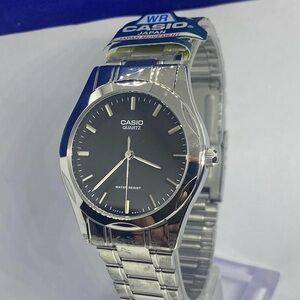 Casio Unisex Size 37mm Diameter 
Casio Brand New Watch in stainless Steel